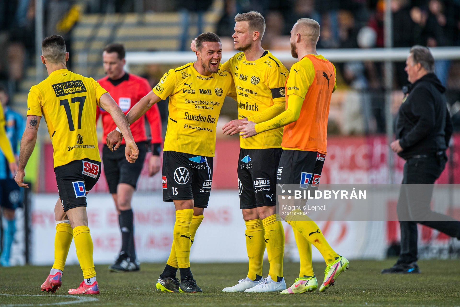 Mjällbys Ivan Kričak och David Löfquist jublar