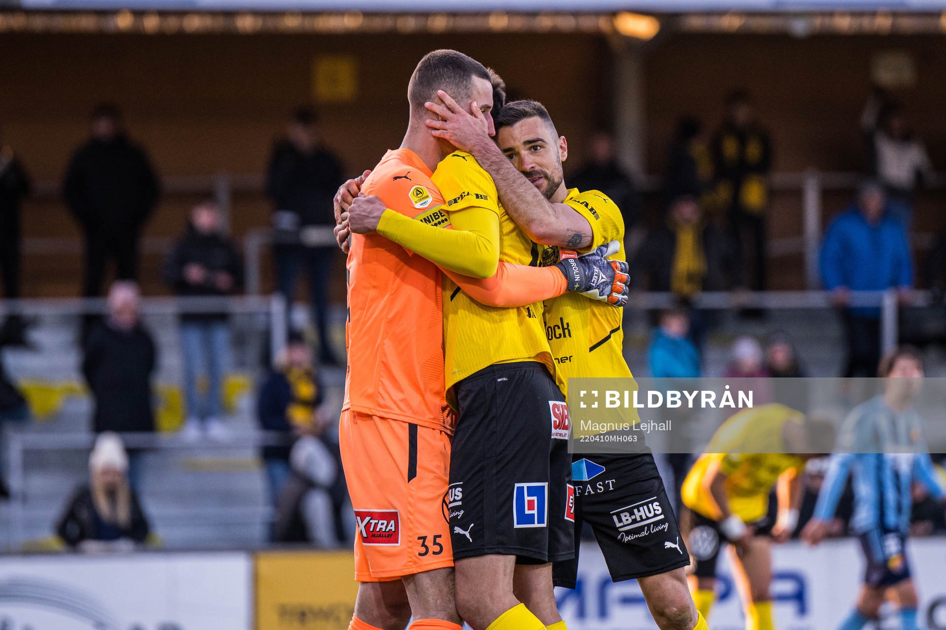 Mjällbys Noah Eile, målvakt Samuel Brolin och Carlos