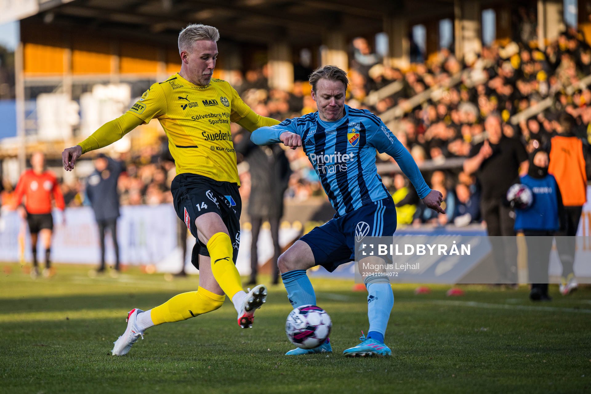 Djurgårdens Elliot Käck och Mjällbys Herman Johansson