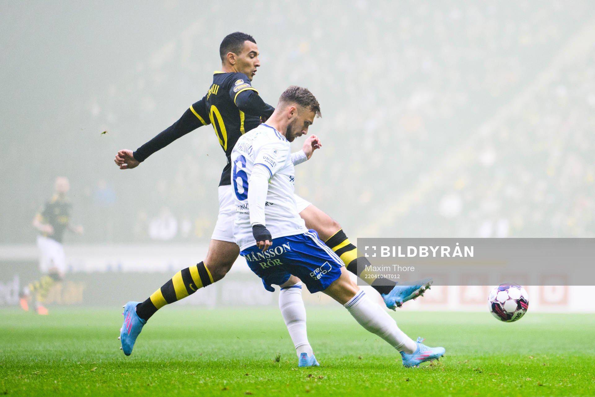 s Nabil Bahoui och IFK Norrköpings Linus Wahlqvist Egnell
