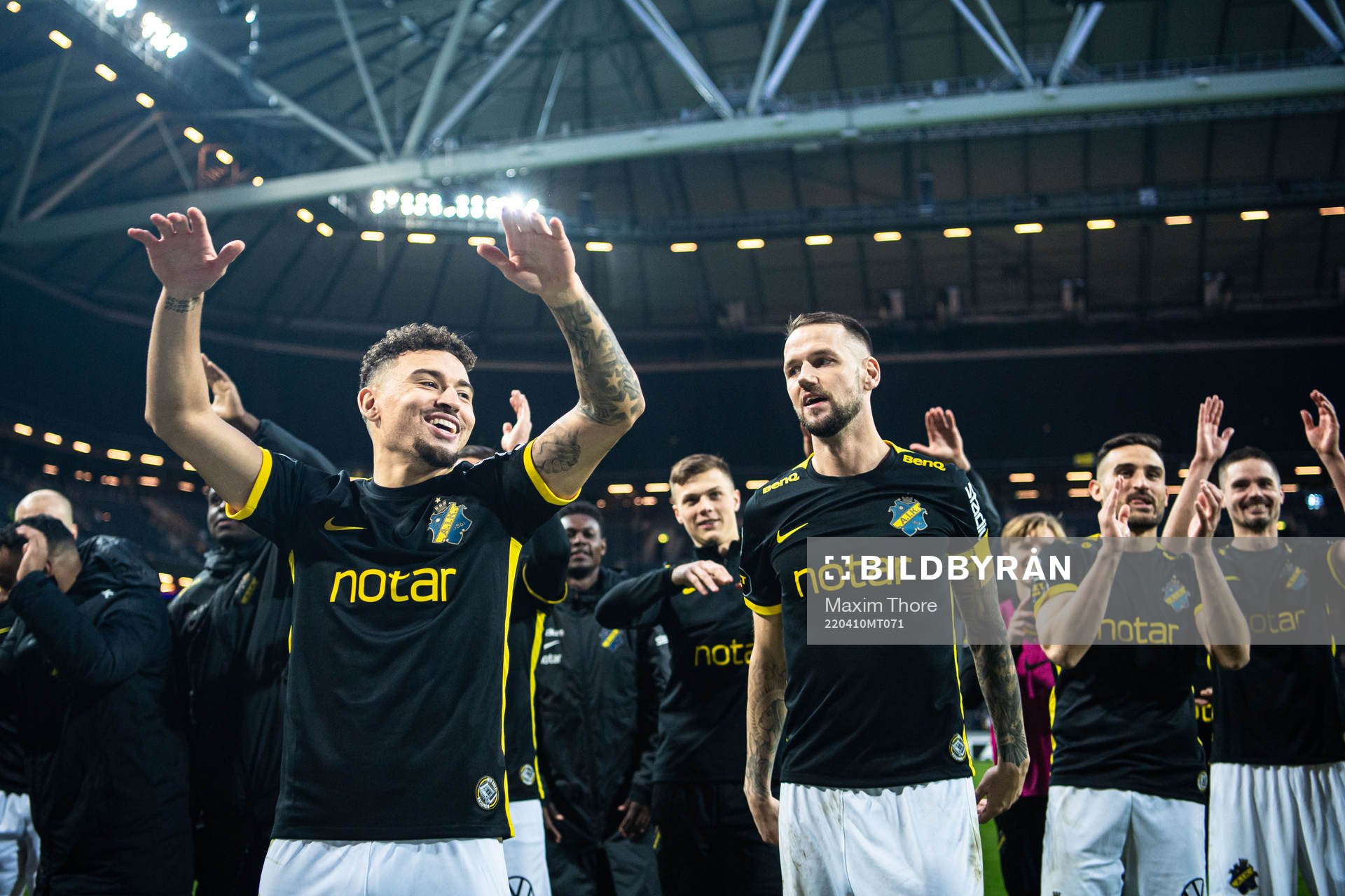 s Jordan Larsson och Alexander Milosevic jublar