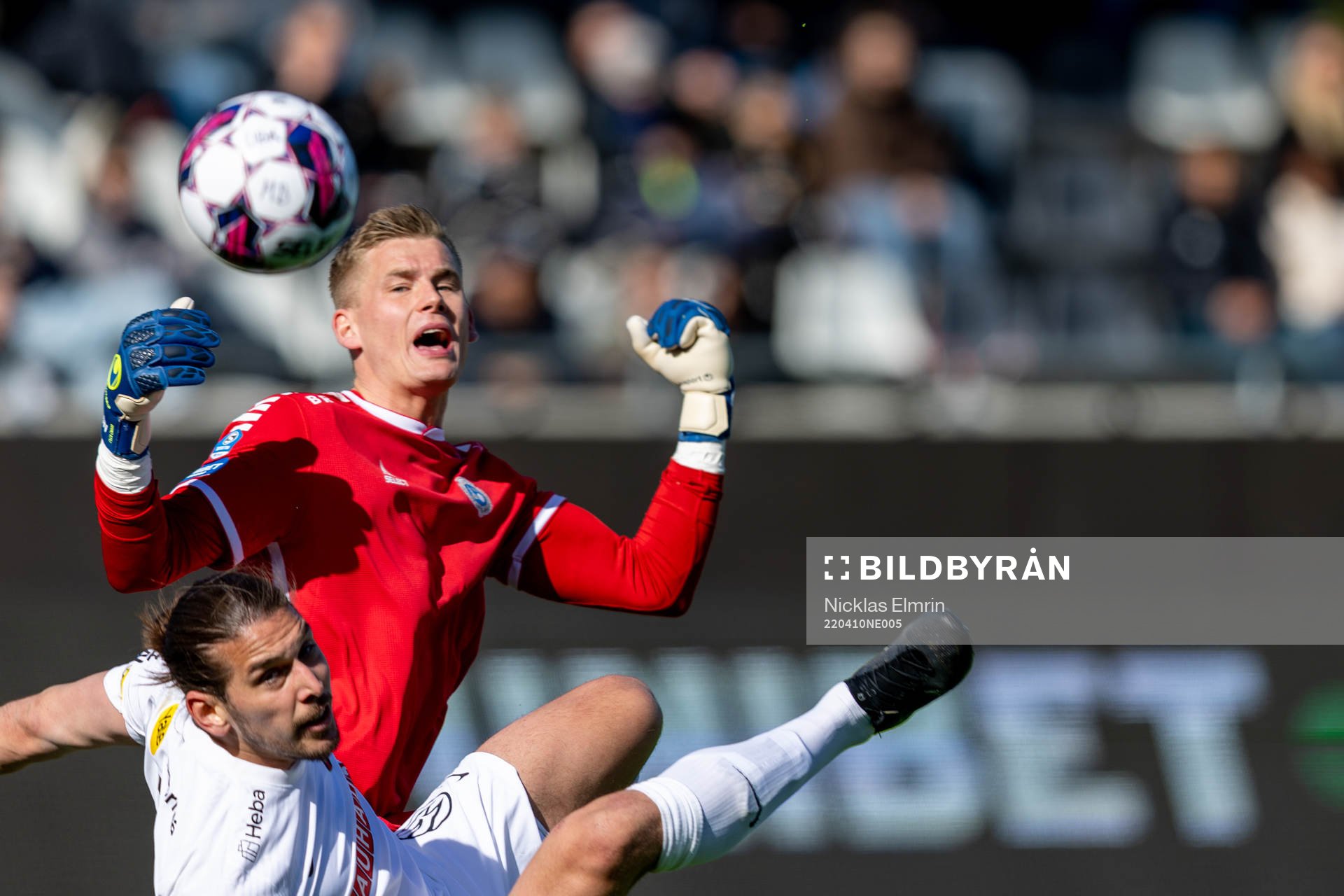 Utsiktens målvakt Johan Brattberg och Brommapojkarnas