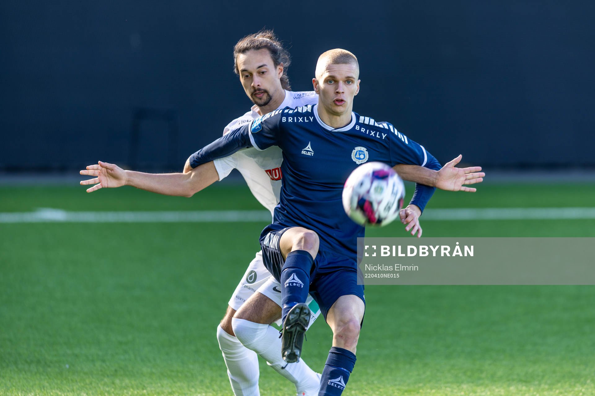 Utsiktens Lucas Hedlund och Brommapojkarnas Monir Jelassi