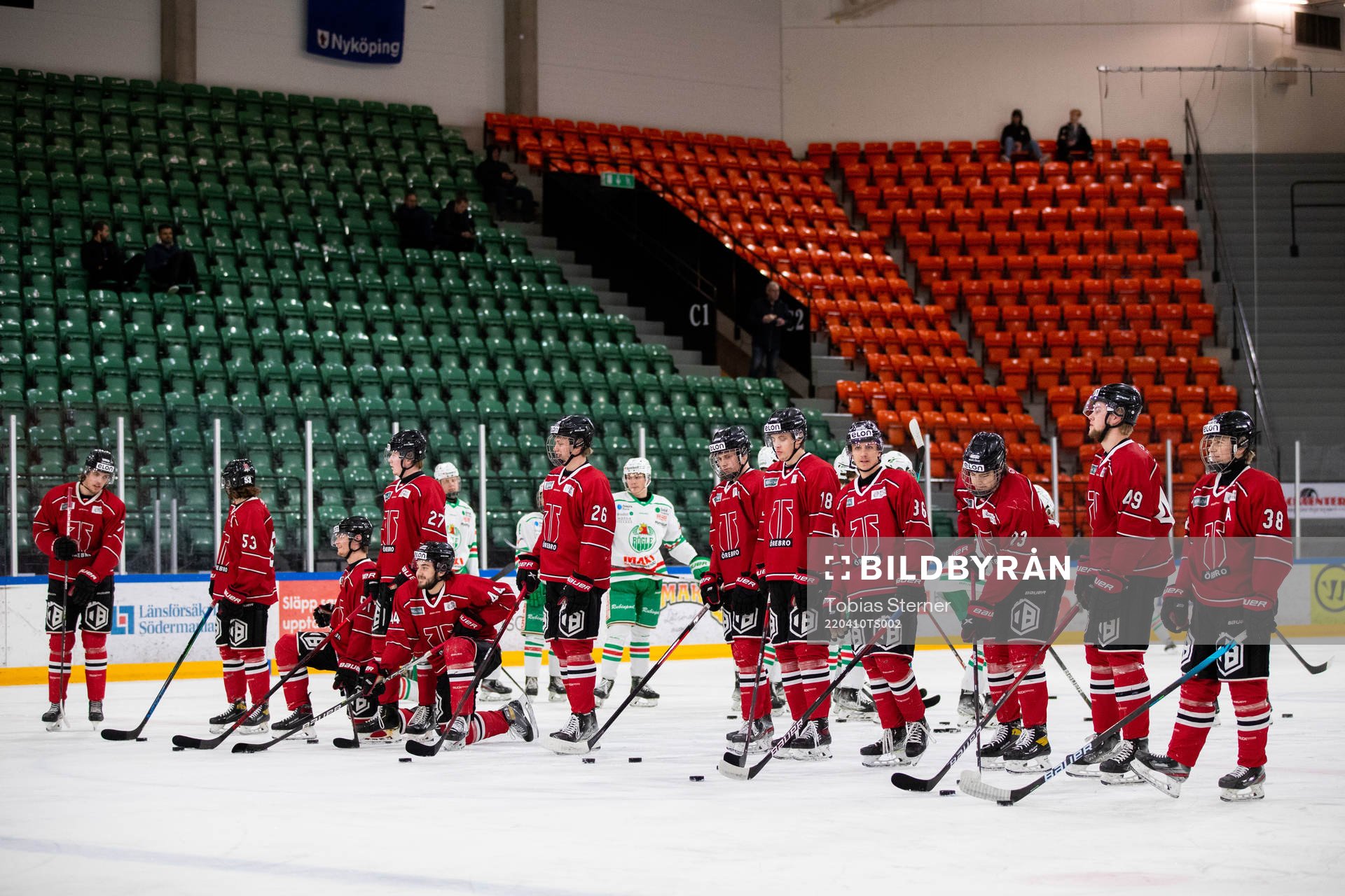 Örebros spelare värmer upp