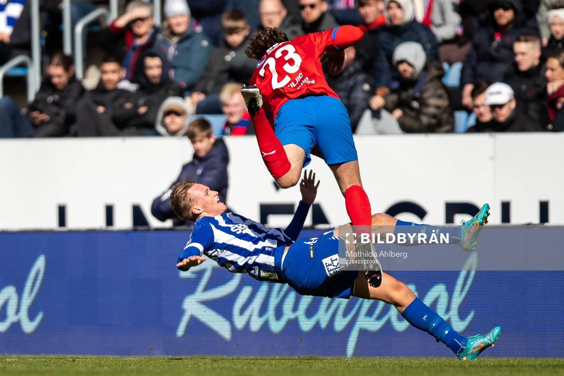 IFK Göteborgs Oscar Vilhelmsson och Helsingborgs Ali Suljic