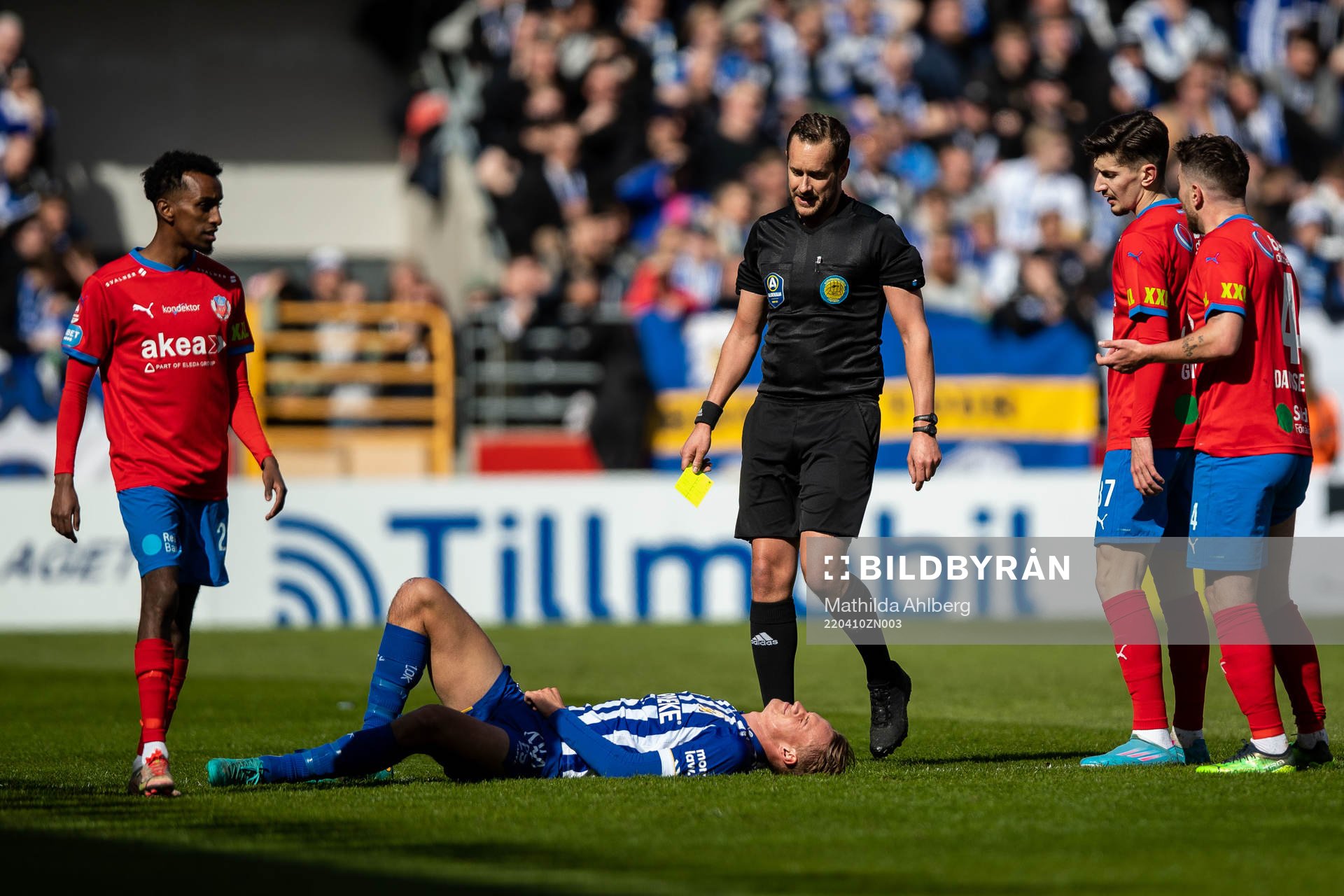 IFK Göteborgs Oscar Vilhelmsson har ont och domare Victor