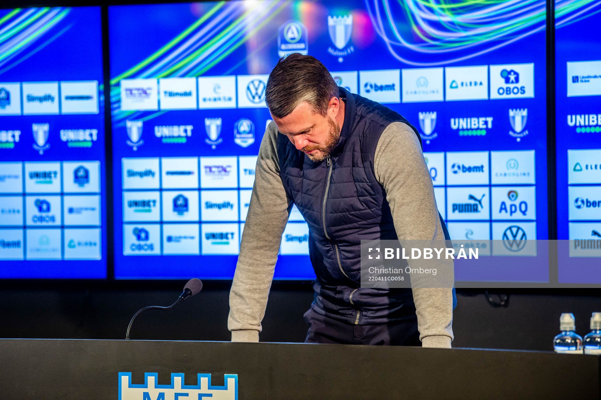 Elfsborgs manager Jimmy Thelin deppar på presskonferensen