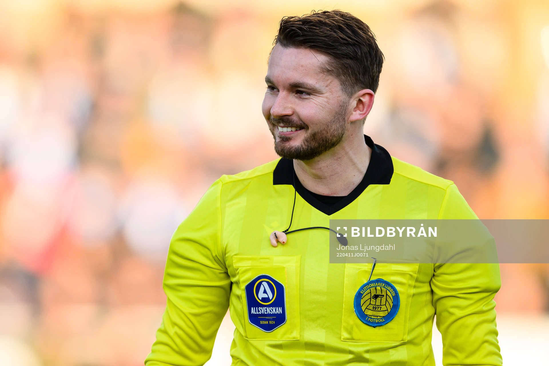 Domare Joakim Östling före fotbollsmatchen i Allsvenskan