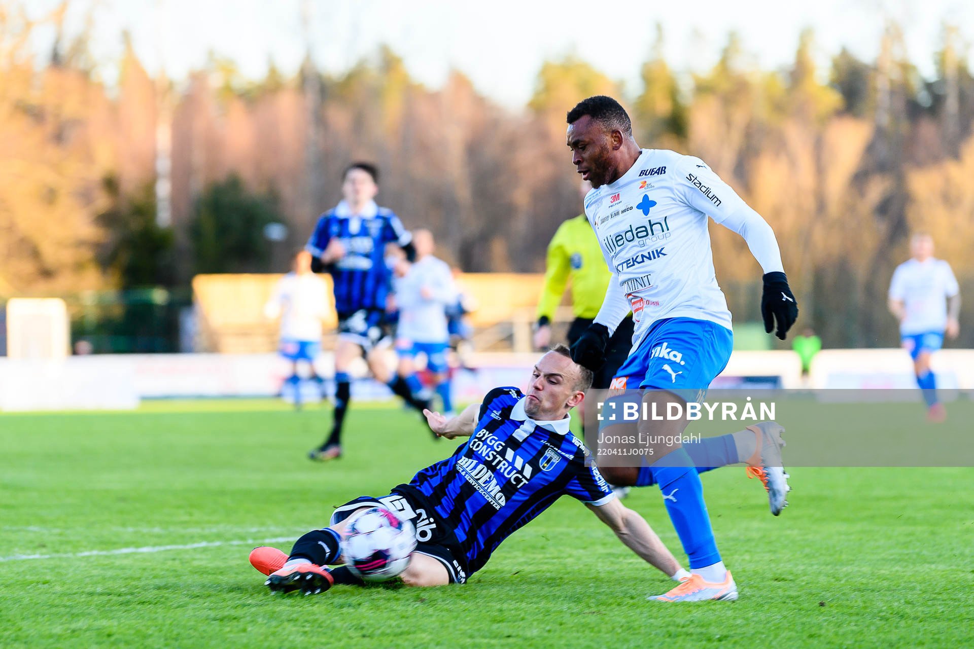 Sirius Aron Bjarnason och Värnamos Abdussalam Magashy