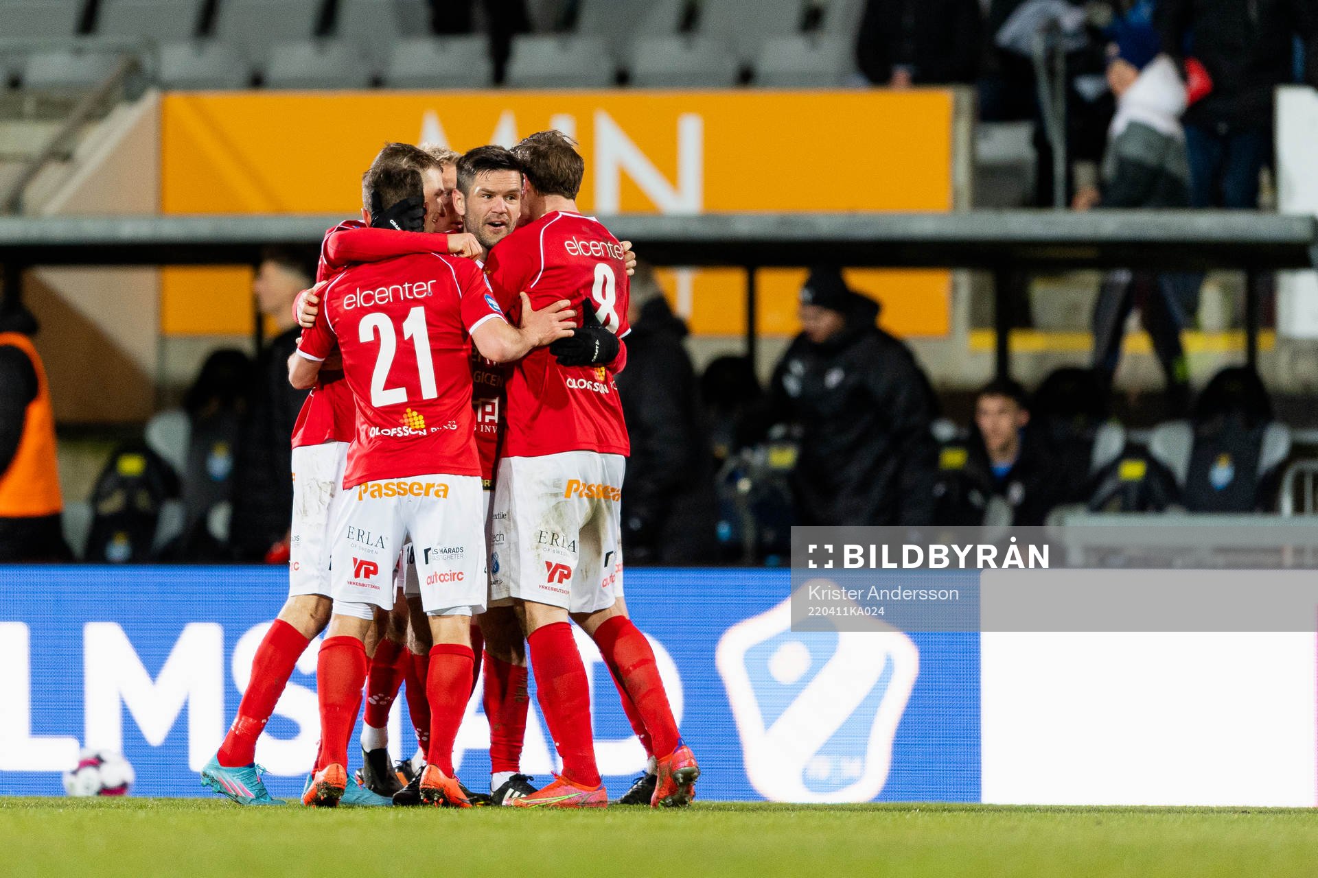 Norrbys spelare jublar efter fotbollsmatchen i Superettan mellan Halmstad och Norrby den 11 april 2022 i Halmstad. 