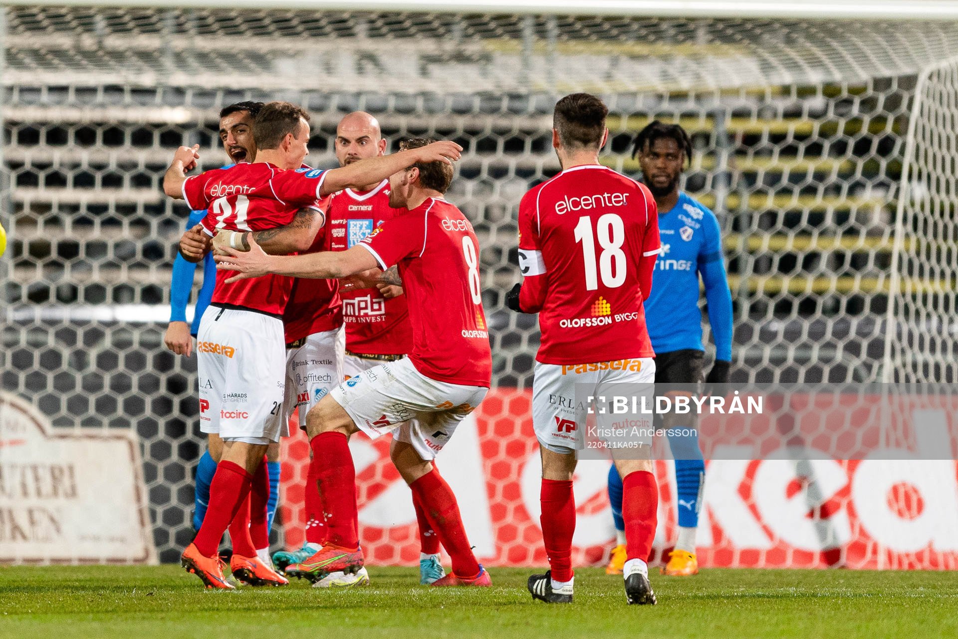 Norrbys Anton Wede jublar med laget