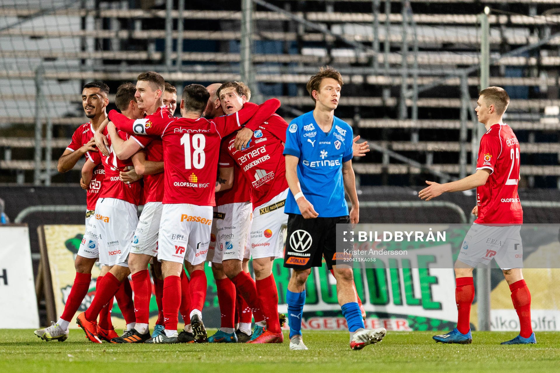 Norrbys Anton Wede jublar med laget
