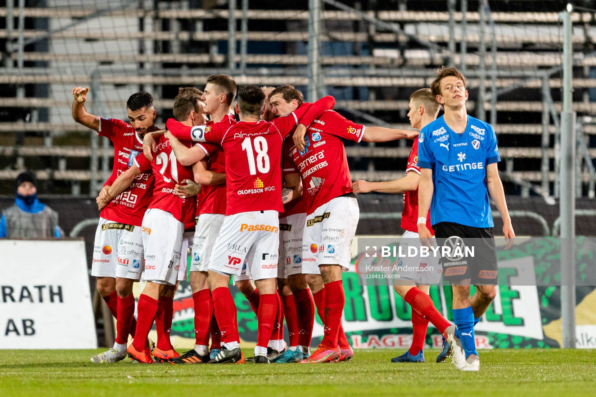 Norrbys Anton Wede jublar med laget