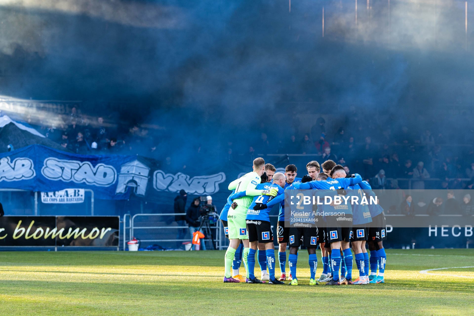Halmstads spelare före fotbollsmatchen i Superettan mellan