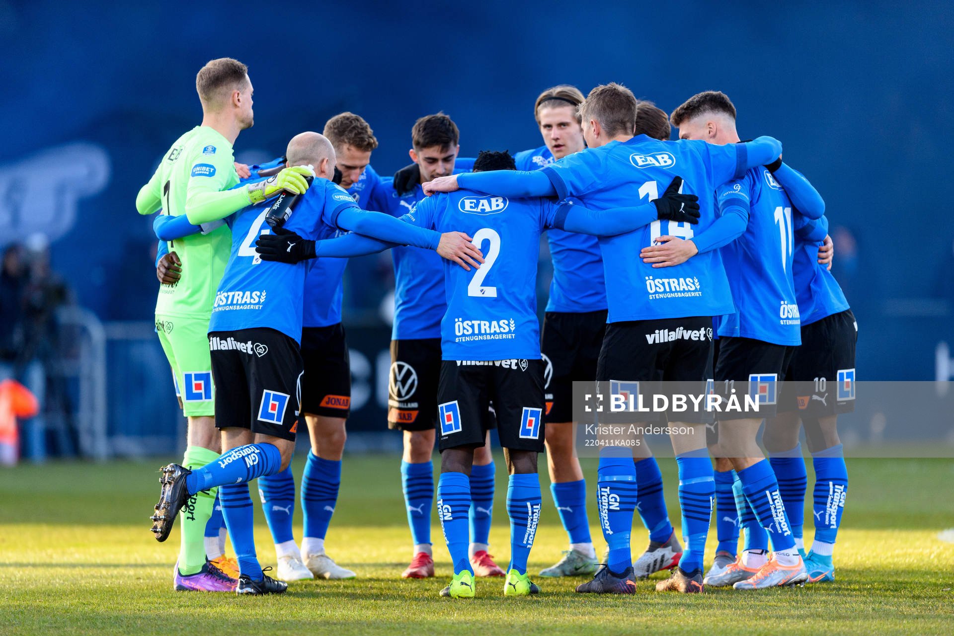Halmstads spelare samlade före fotbollsmatchen i