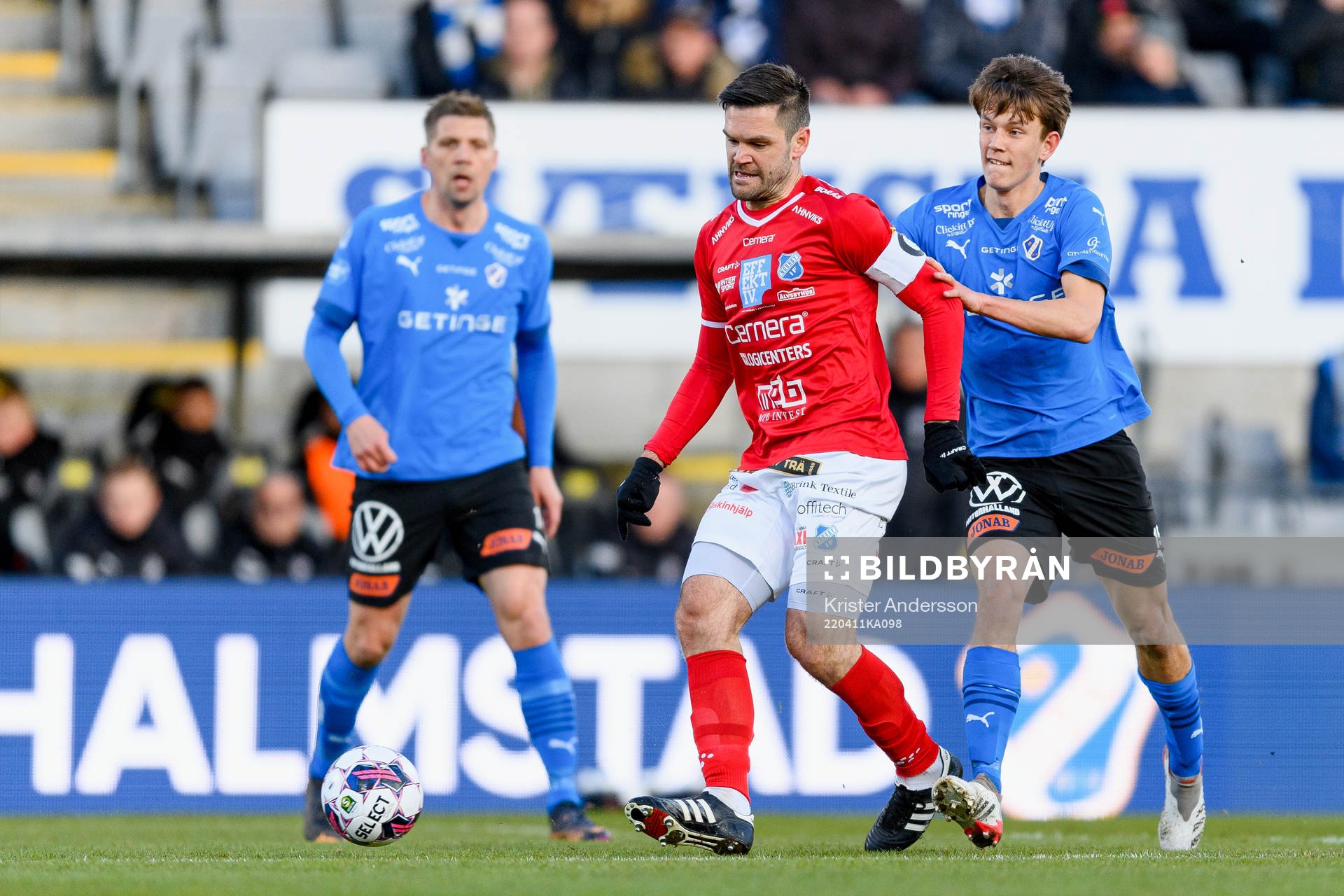 Norrbys Ivo Dominik Pekalski och Halmstads Kazper Karlsson