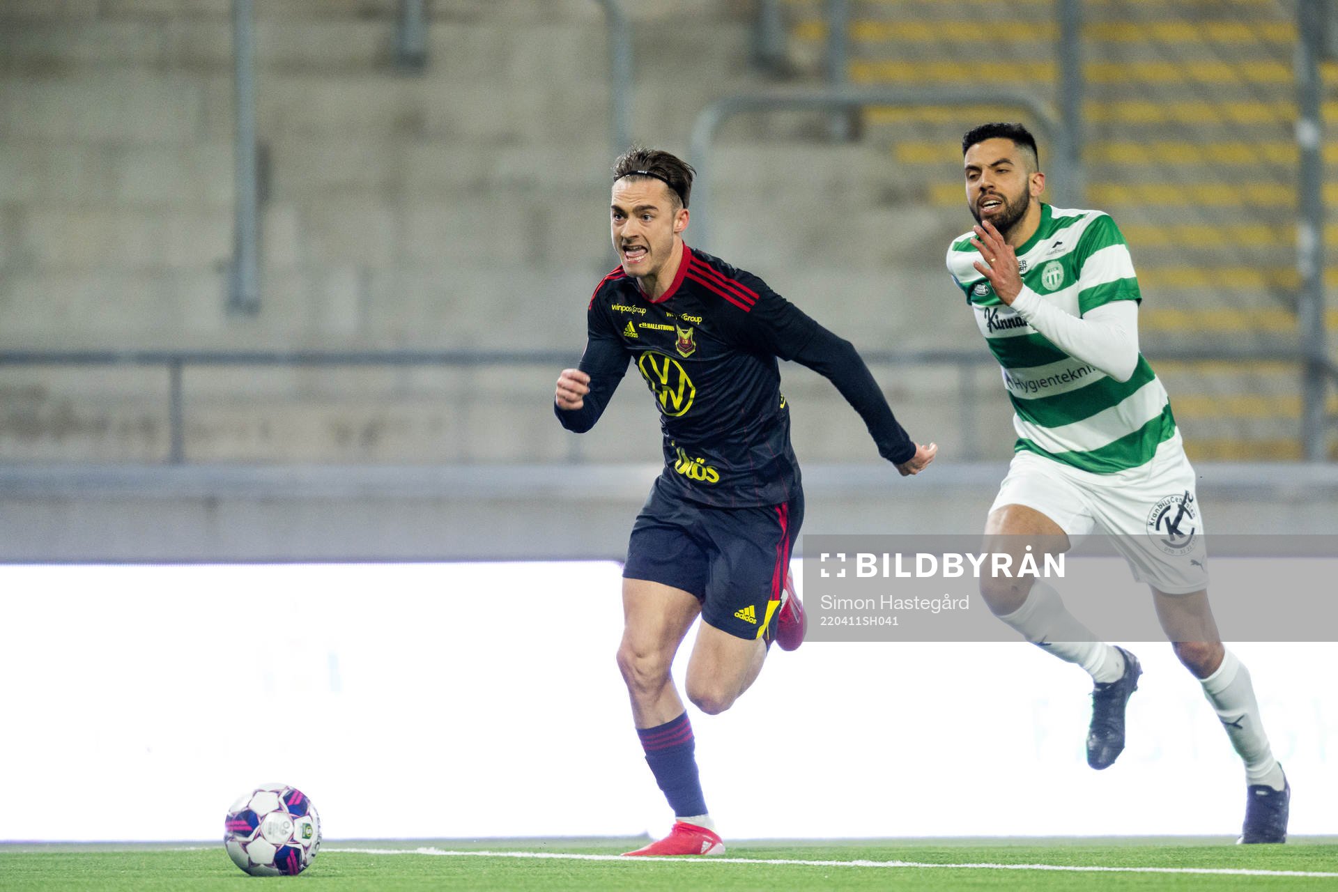 Östersunds Felix Hörberg under fotbollsmatchen i Superettan mellan Västerås SK och Östersund den 11 april 2022 i Västerås. 