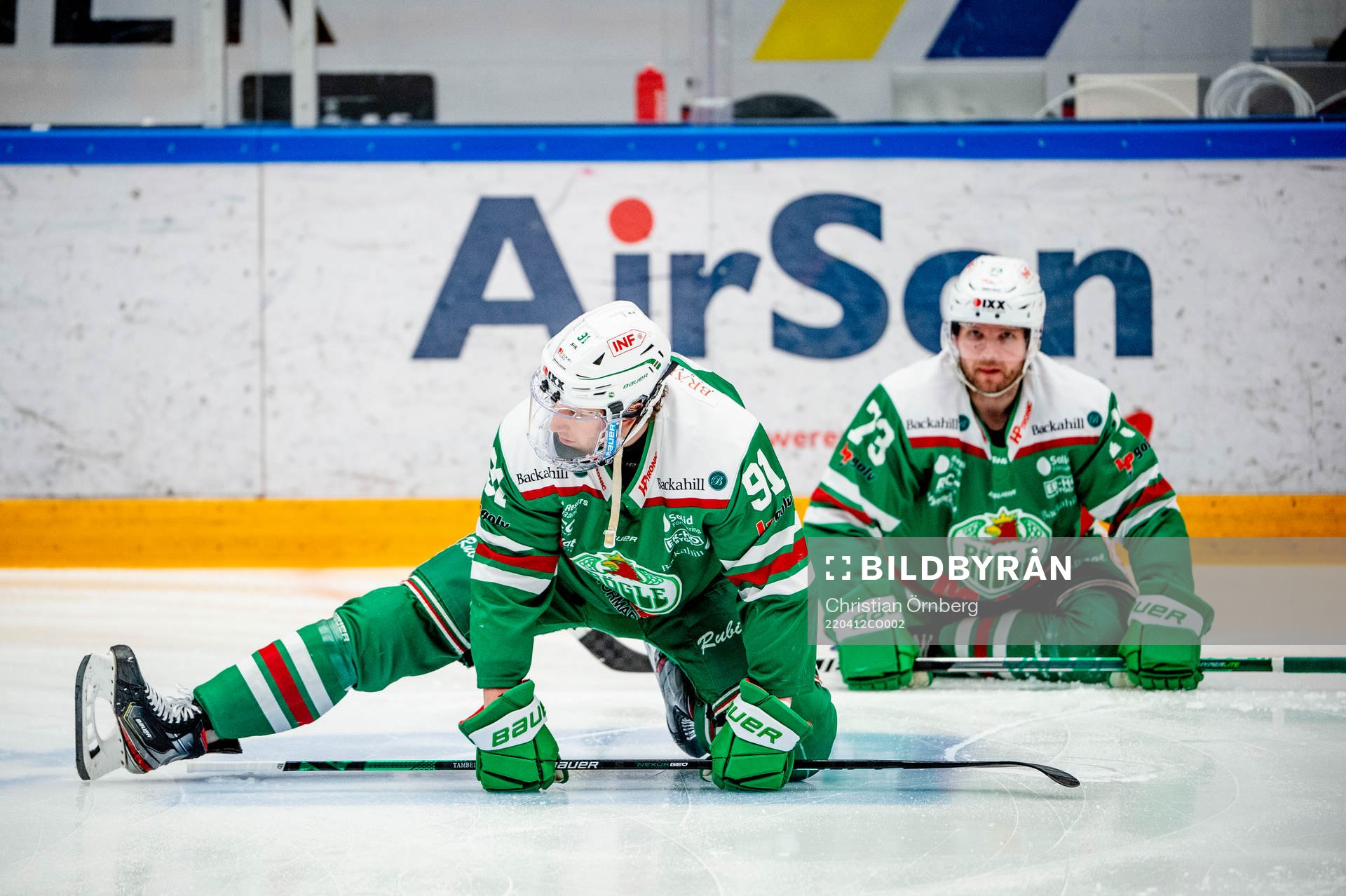 Rögles Adam Tambellini och Valtteri Kemiläinen värmer