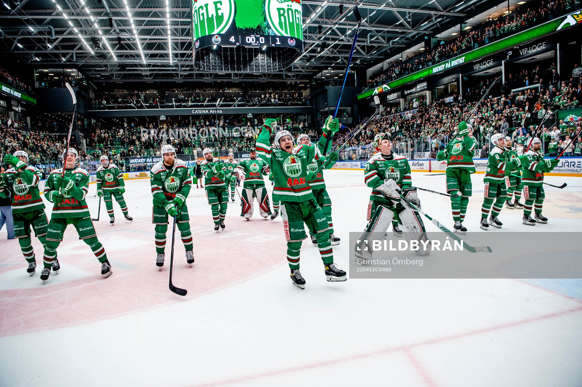 Rögles spelare jublar