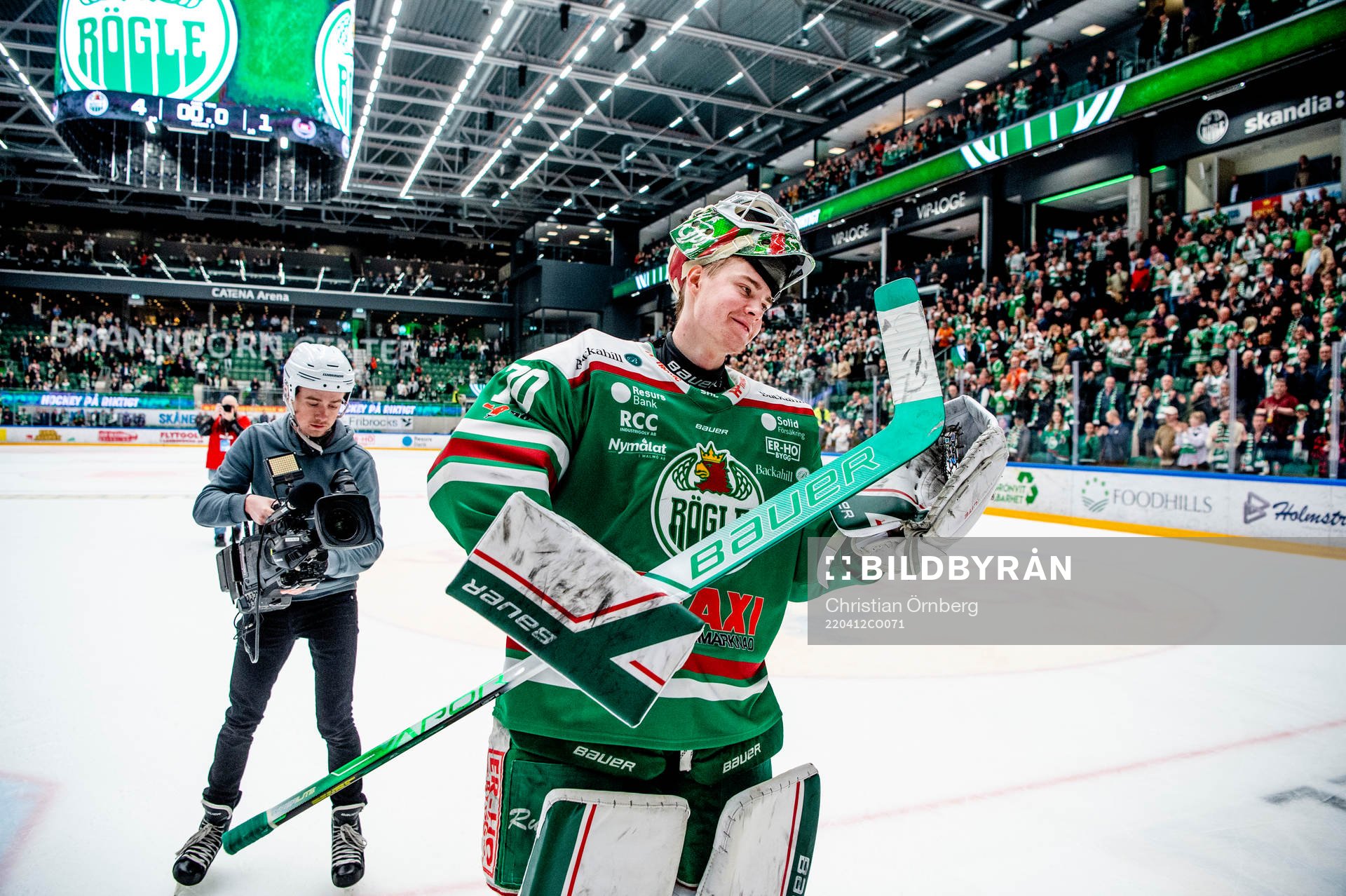 Rögles målvakt Calle Clang jublar