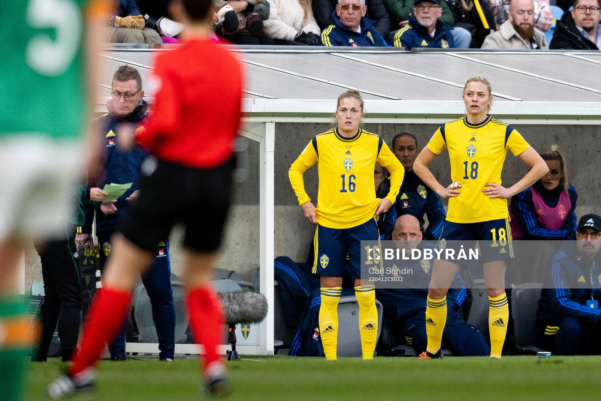 Substitutes Filippa Angeldahl and Fridolina Rolfö of Sweden
