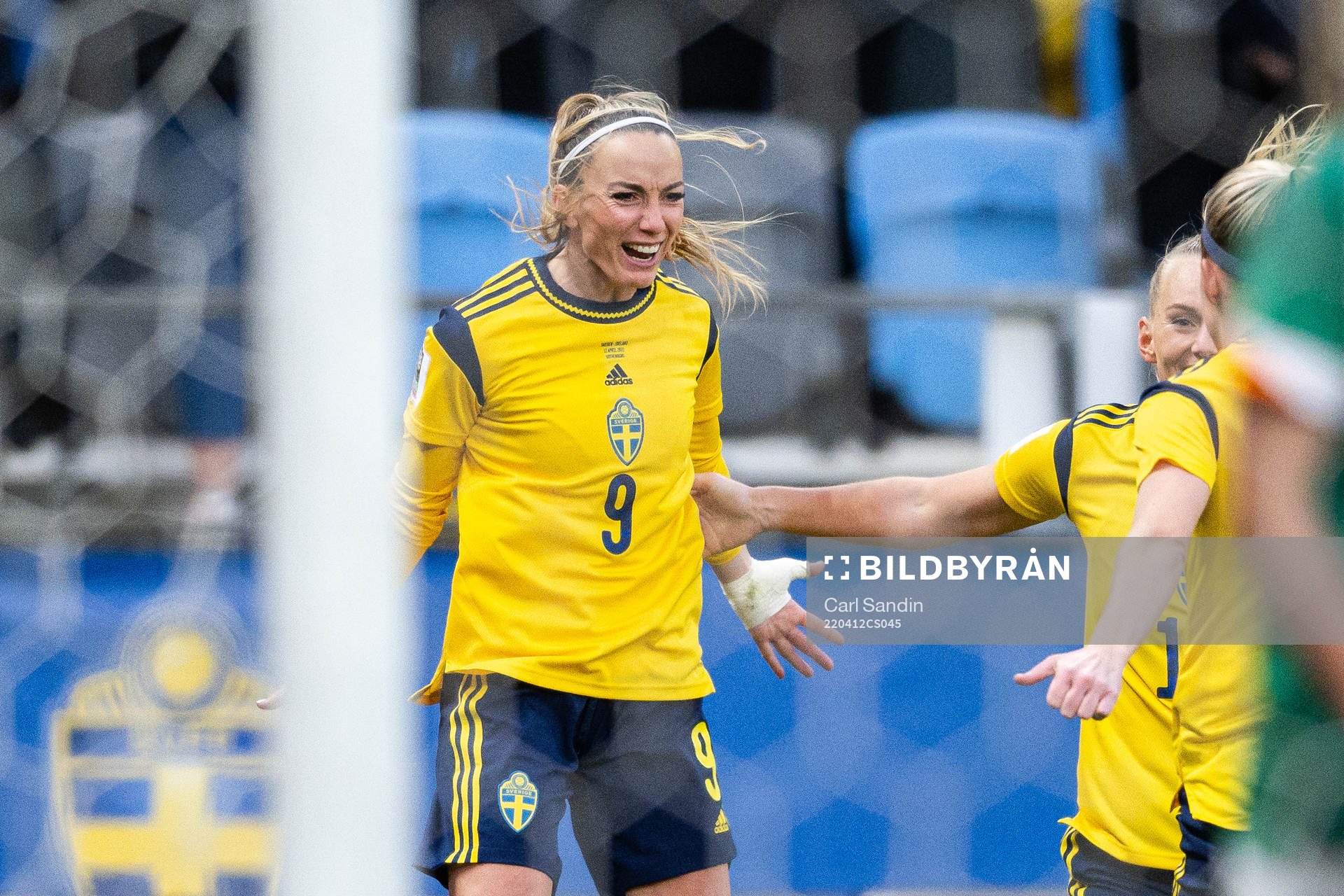 Kosovare Asllani of Sweden celebrates the 1-1 goal