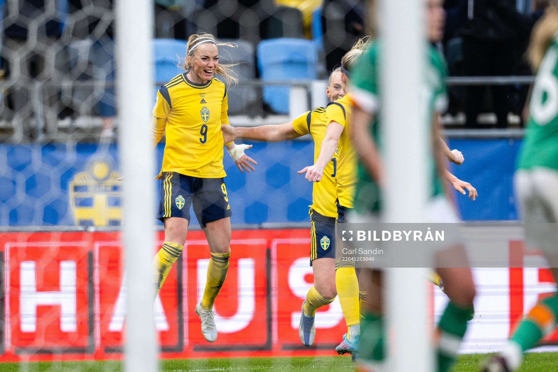 Kosovare Asllani of Sweden celebrates the 1-1 goal
