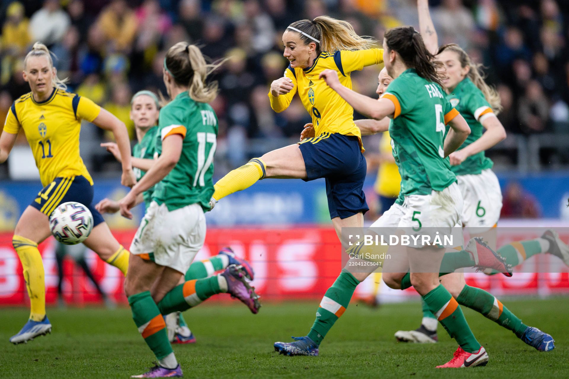 Kosovare Asllani of Sweden scores the 1-1 goal
