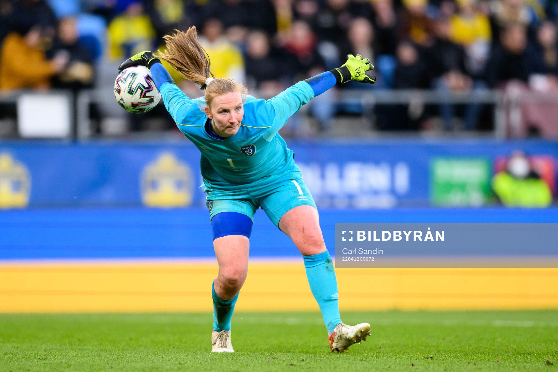 Goalkeeper Courtney Brosnan of Ireland