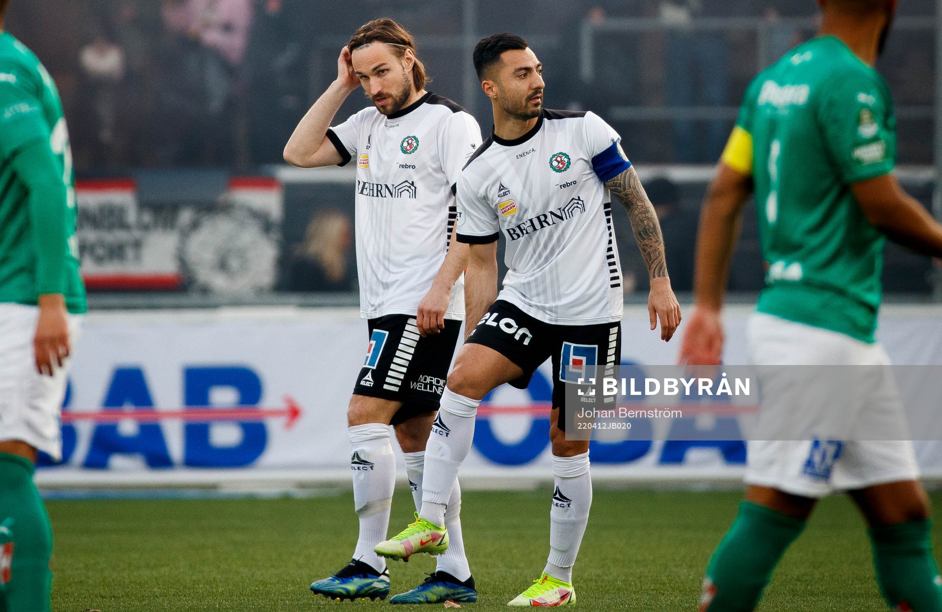 Örebros Kevin Walker och Jiloan Hamad  deppar