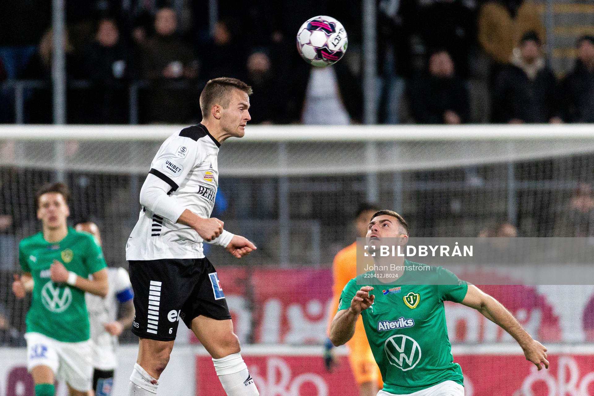 Örebros Benjamin Hjertstrand och Jönköpings Marko Nikolic