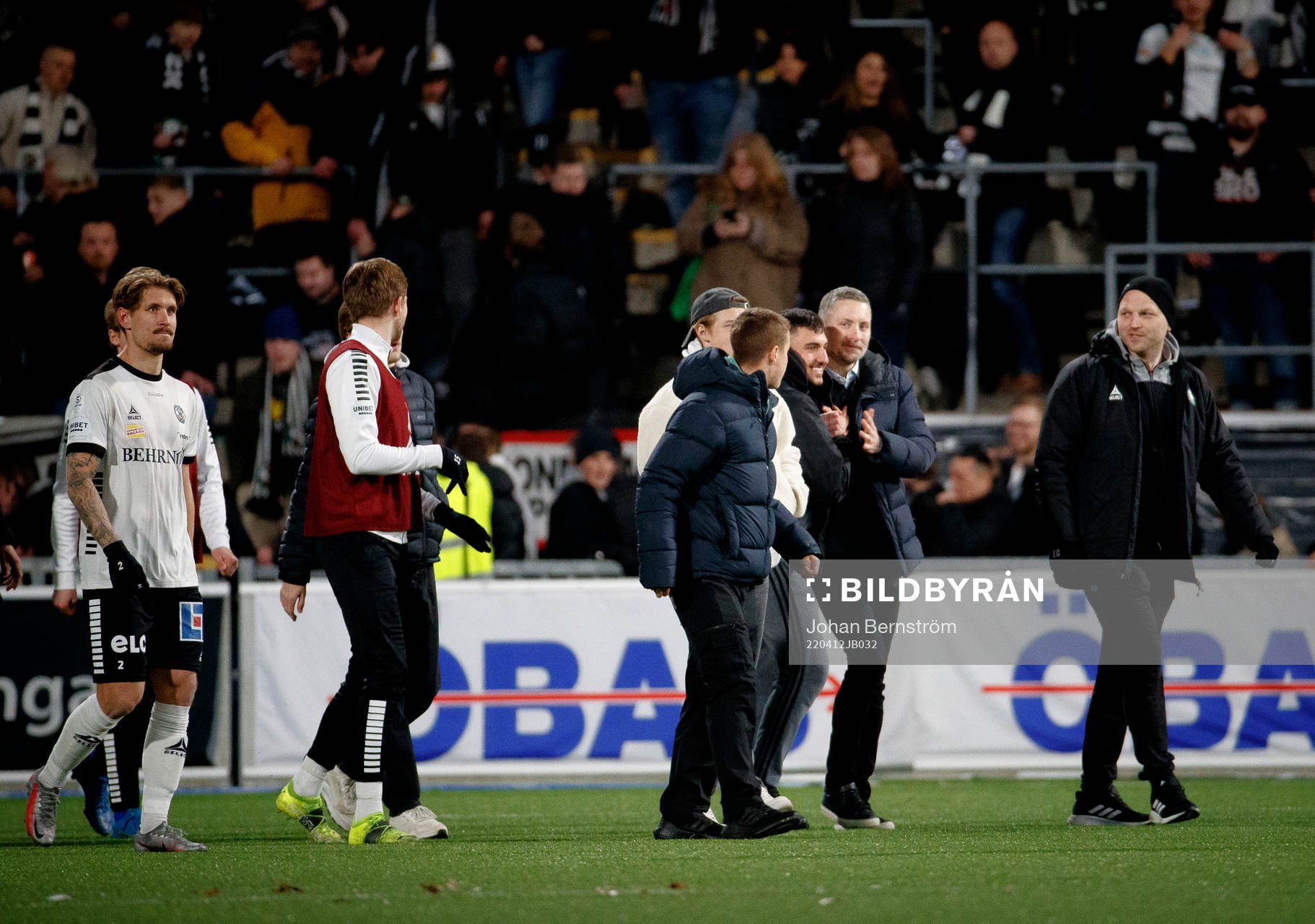 Örebros tränare Axel Kjäll jublar