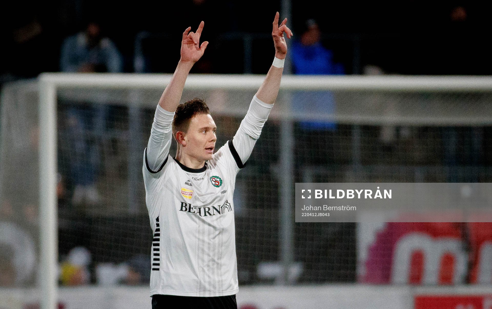 Örebros Jake Larsson jublar
