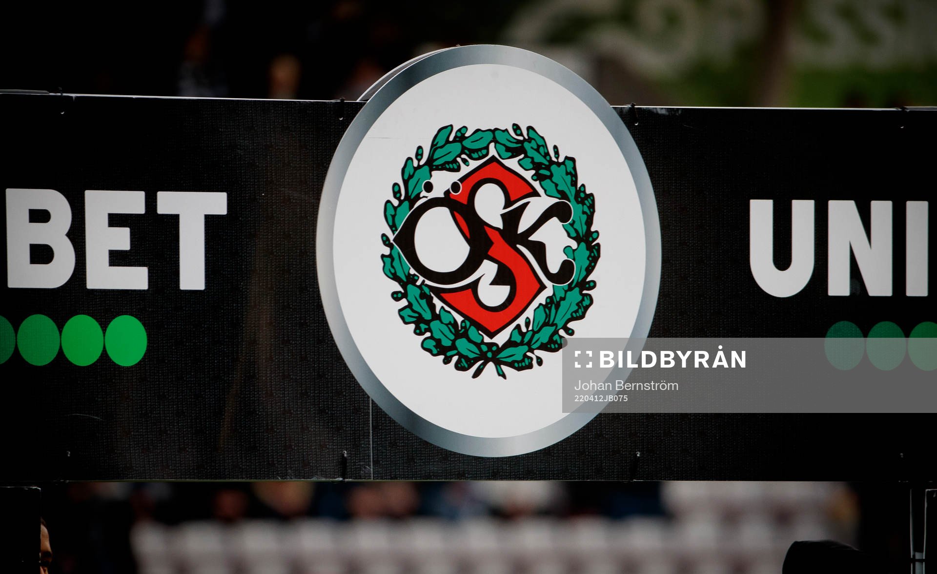 ÖSK logo och Unibet reklam under fotbollsmatchen i Superettan mellan Örebro och Jönköpings Södra den 12 april 2022 i Örebro. 