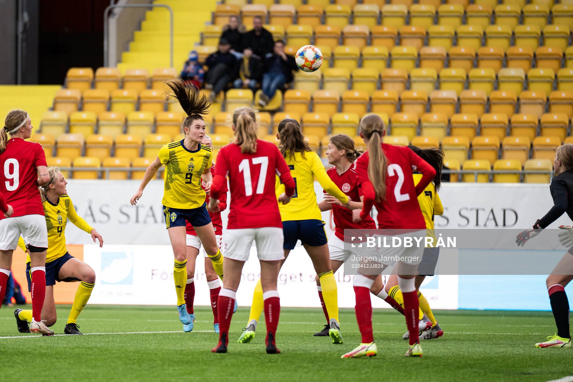 Sveriges Svea Rehnberg nickar in 1-0