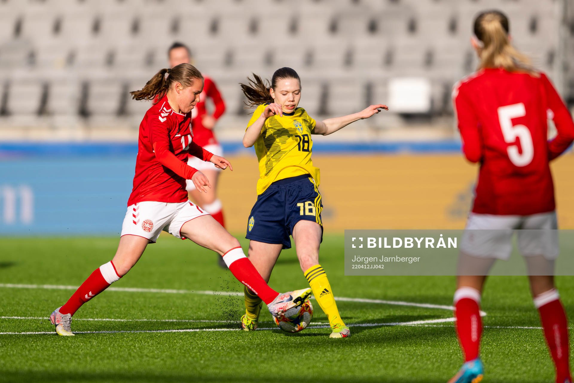 Danmarks Karoline Olesen och Sveriges Bea Sprung