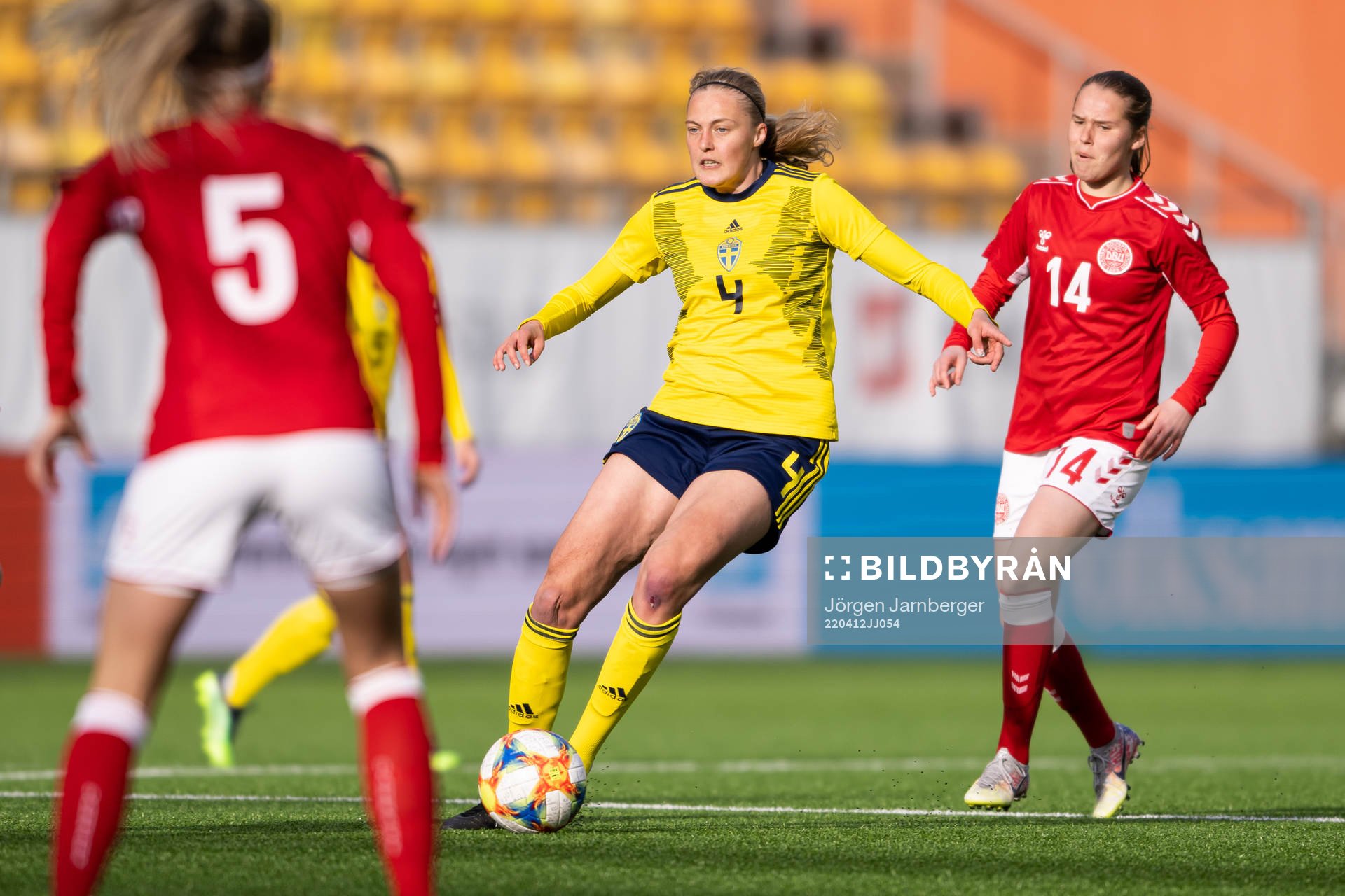 Sveriges Elma Junttila Nelhage och Danmarks Karoline Olesen