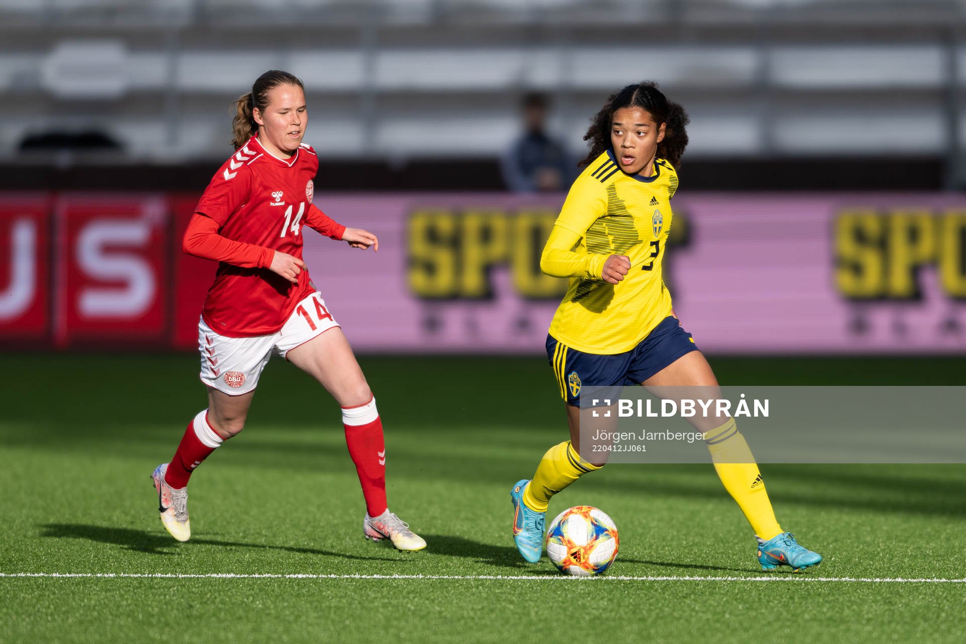 Danmarks Karoline Olesen och Sveriges Evelina Duljan