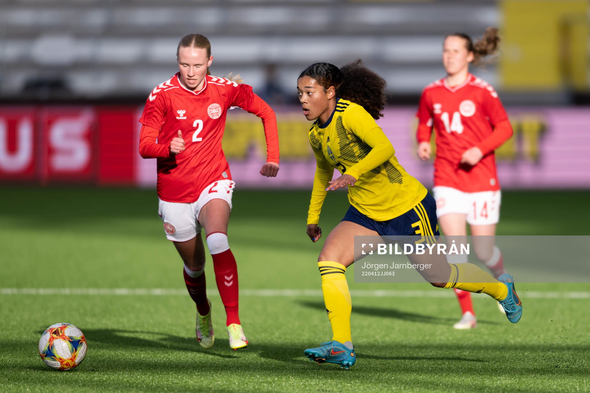 Danmarks Nikoline Dudek och Sveriges Evelina Duljan