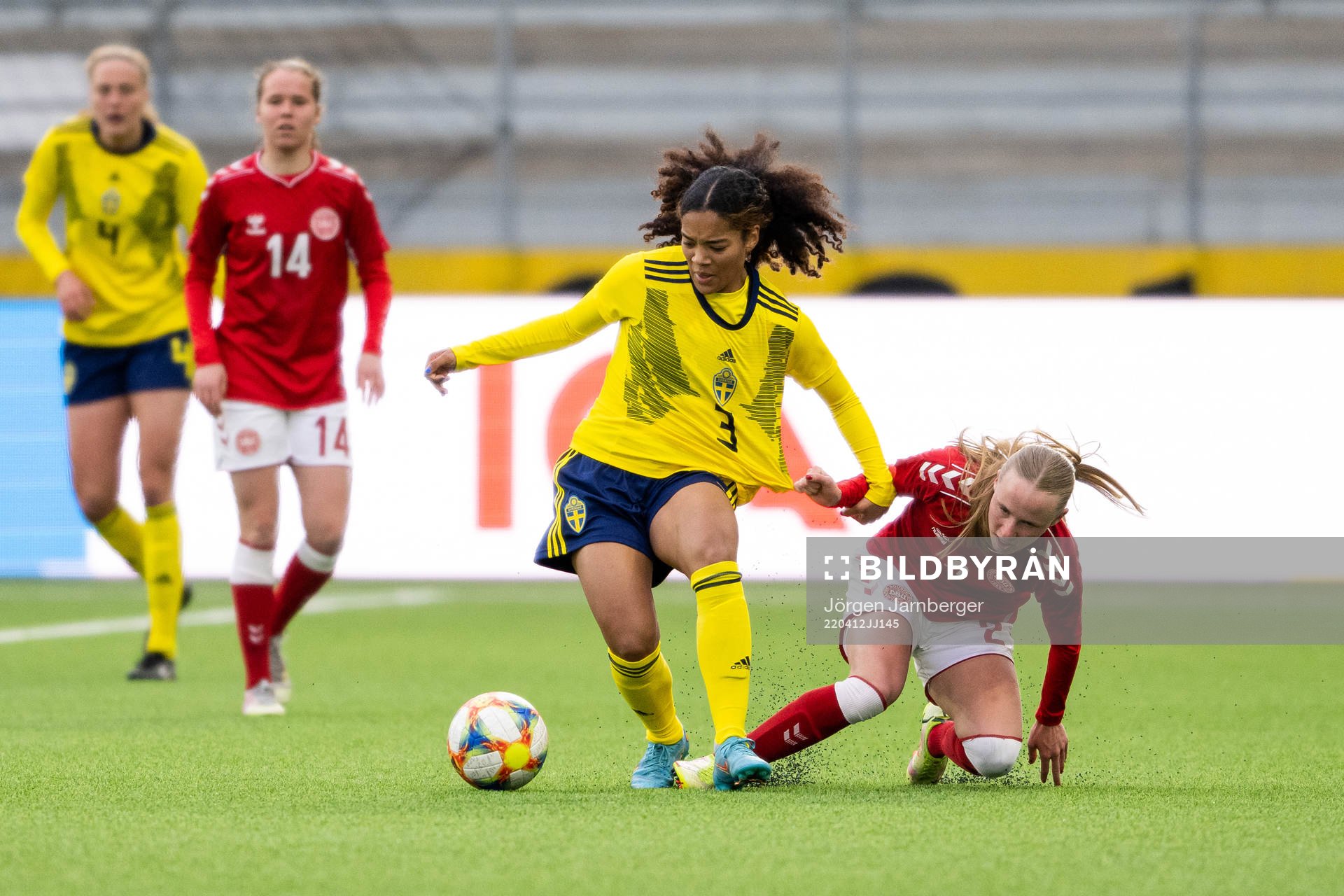 Sveriges Evelina Duljan och Danmarks Nikoline Dudek