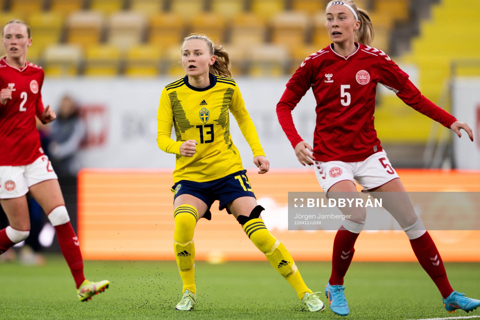 Sveriges Matilda Vinberg under EM-kvalet för F19 mellan Sverige och Danmark den 12 april 2022 i Borås. 