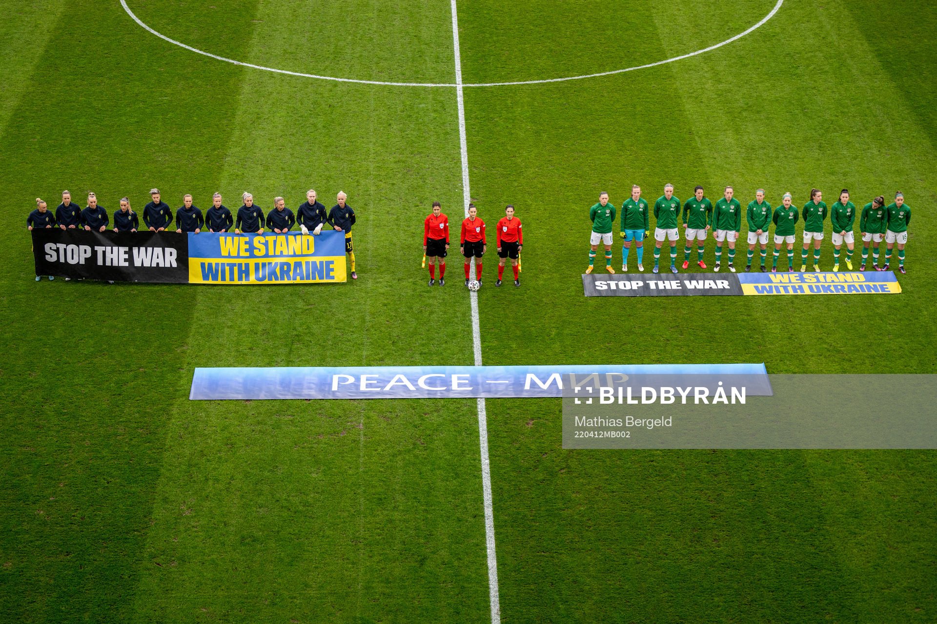 Players of Sweden and of Ireland