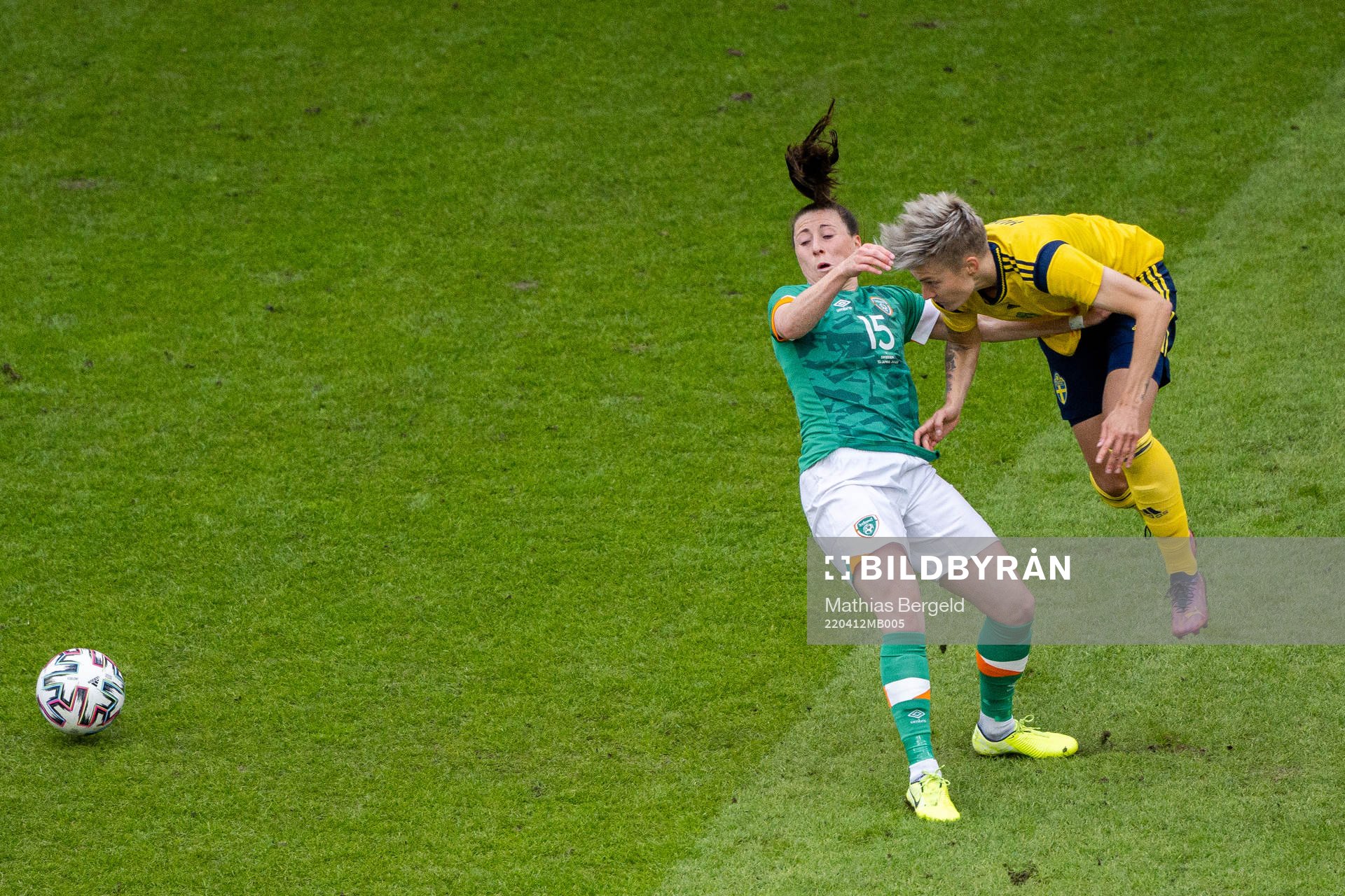 Lucy Quinn of Ireland and Lina Hurtig of Sweden