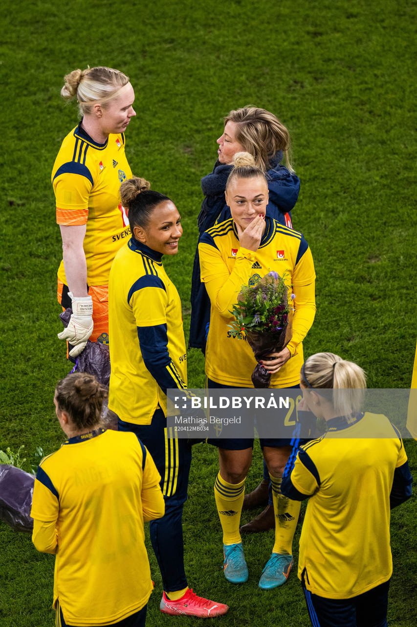 Madelen Janogy and Hanna Bennison of Sweden