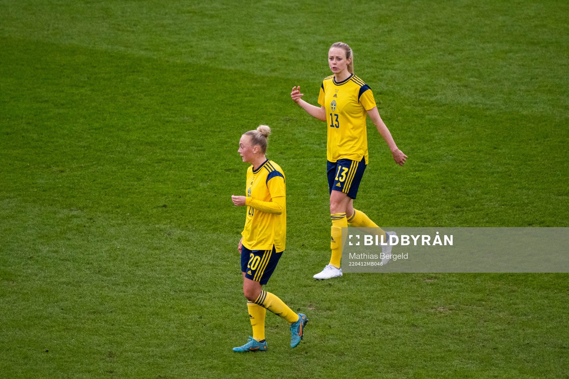 Hanna Bennison and Amanda Ilestedt of Sweden look dejected