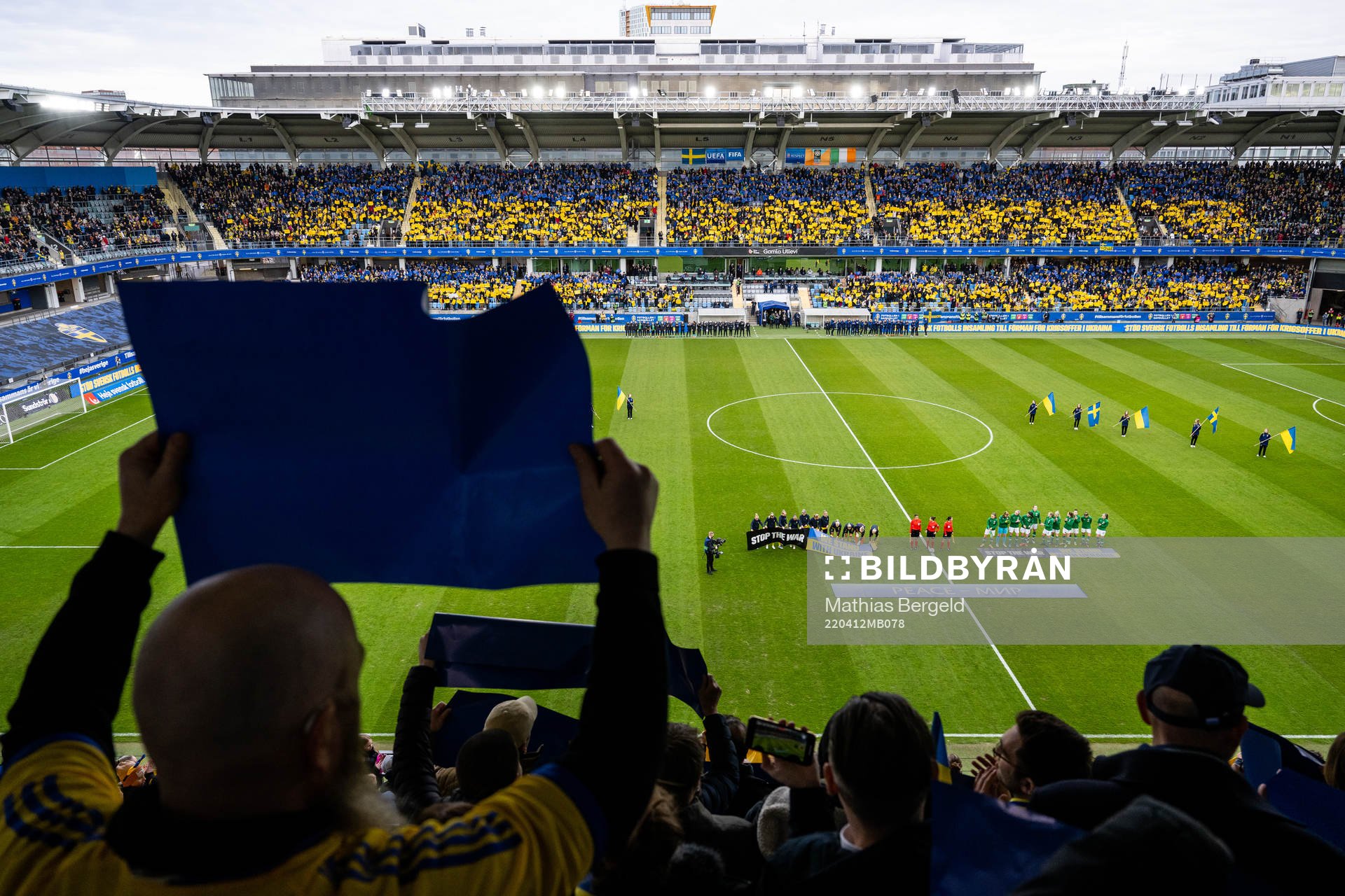 Players of Sweden and of Ireland participate in a