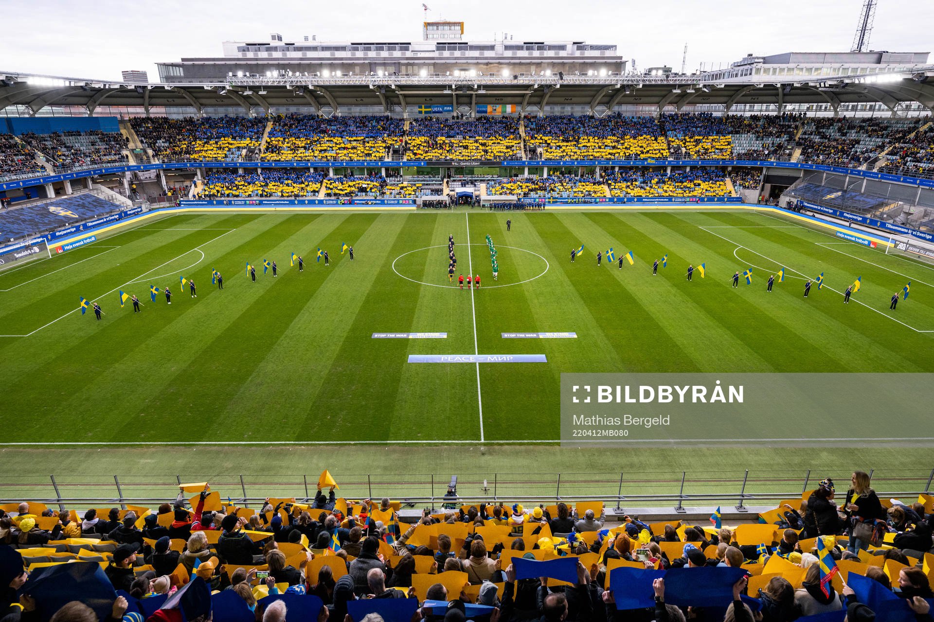 Players of Sweden and of Ireland enter the pitch ahead of the FIFA Women's World Cup Qualifier football match between Sweden and Ireland on April 12, 2022 in Göteborg.