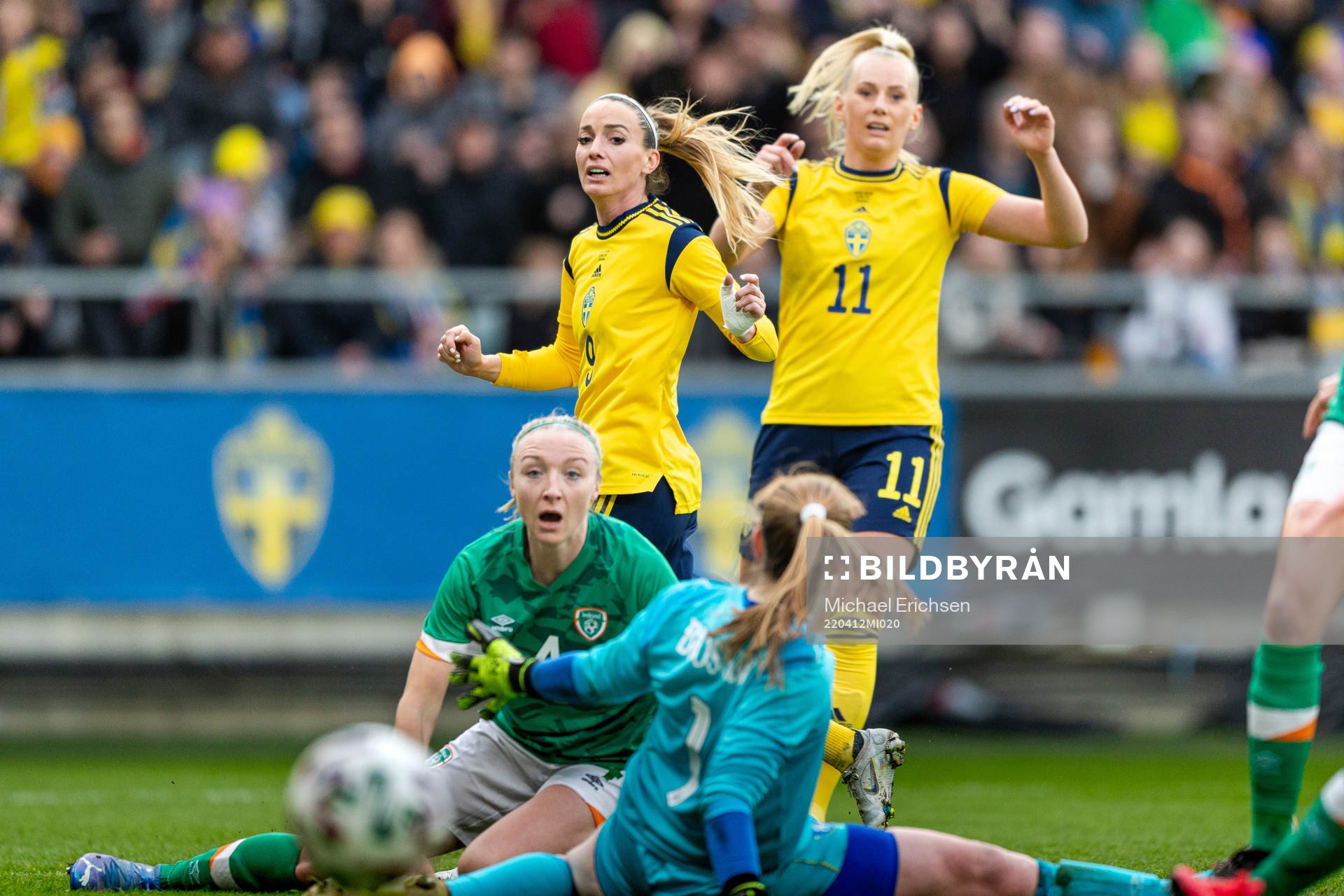 Kosovare Asllani and Stina Blackstenius of Sweden against