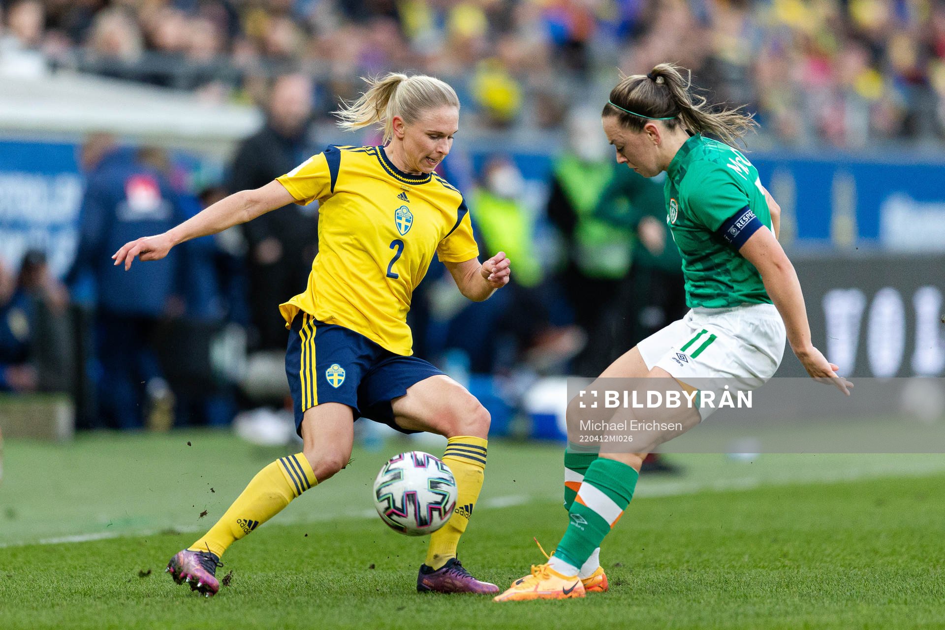 Jonna Andersson of Sweden and Katie McCabe of Ireland