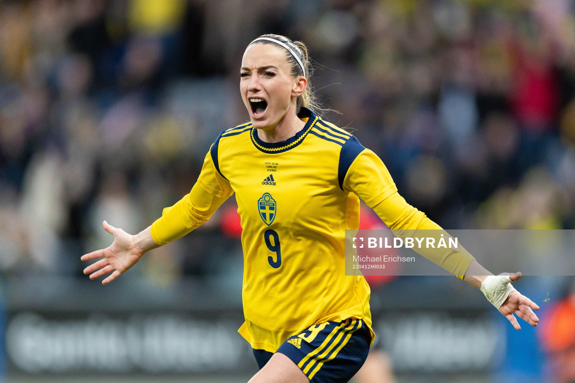 Kosovare Asllani of Sweden celebrates the 1-1 goal